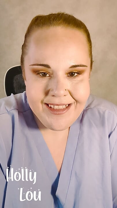 האחות נותנת אבחנה לפין זעיר למטופל SPH שלה