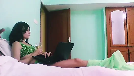 Wanita super semok yang glamor dientot habis-habisan sama besar pria kulit hitam