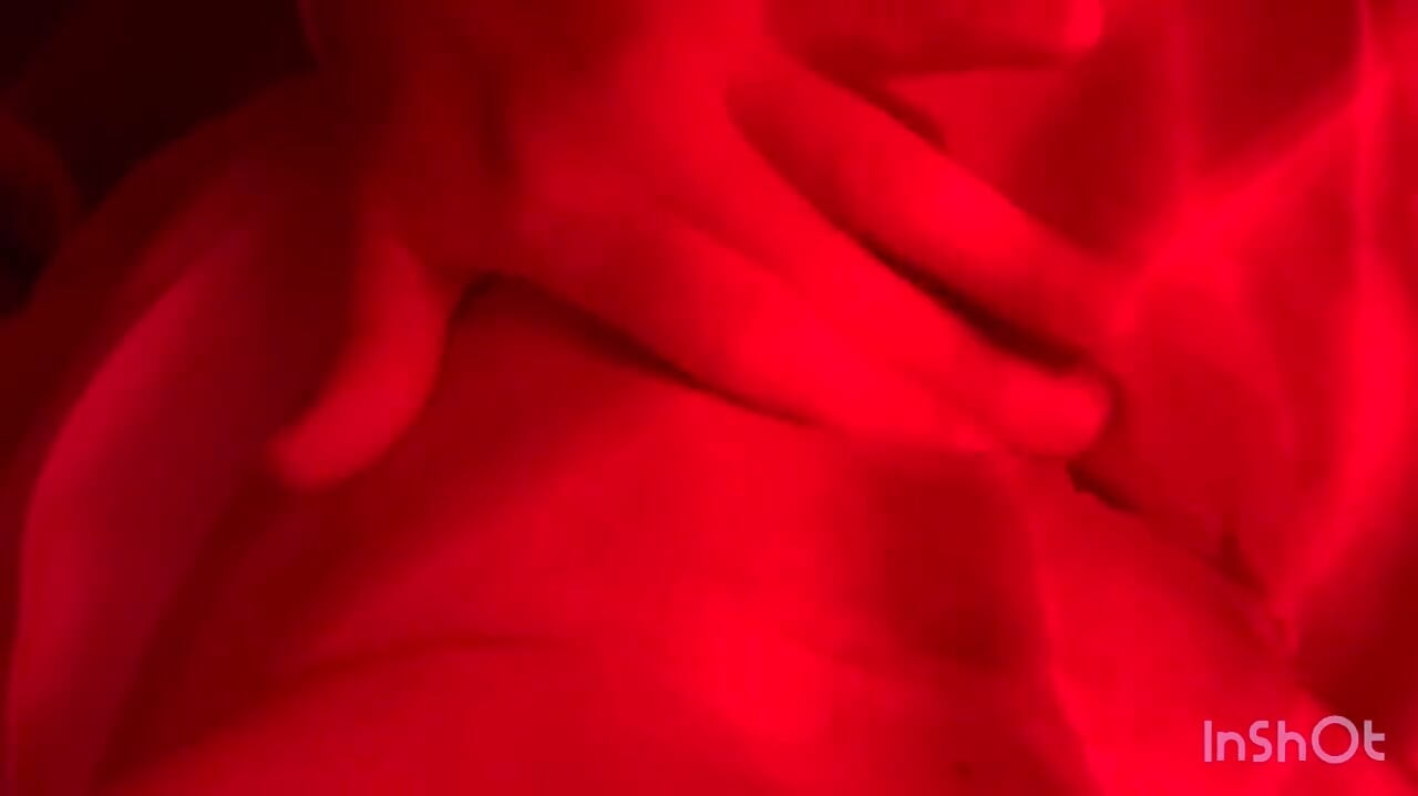 Kleine Stiefschwester Bereitet Ihre Pussy Vor..