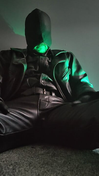 Full leather creaking and rubbing