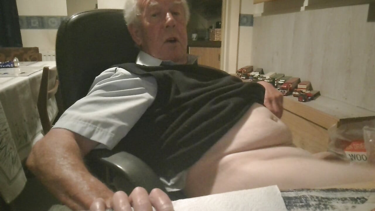 A little wank for you darlings.