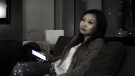 Une actrice asiatique devient star du porno (hôtel, WMAF)
