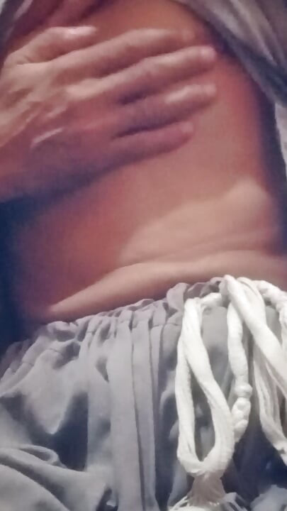 This is my  hot body. Any virgin girl, married woman, wants to suck my body, wants to suck my cock, then you can contact me.