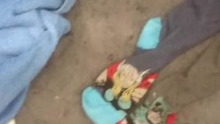 Хлопець робить сперму на шкарпетках супергероя