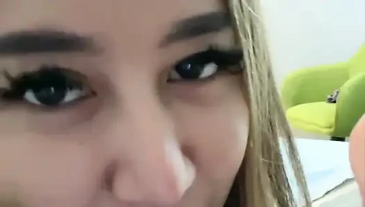 Video sange janda cantik host tiktok suka colmek sampe ngecrot divideoin