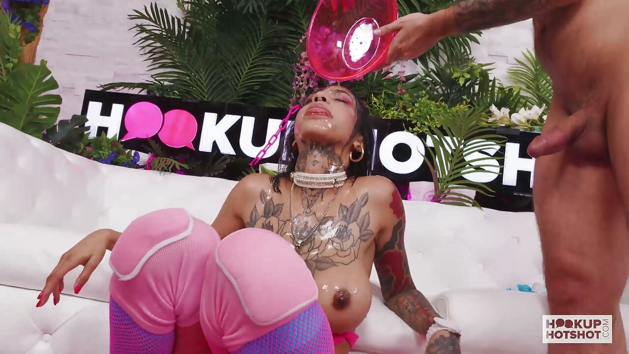 Watch Tatted Gal Ravyn Alexa Open Legs For That Raging Cock