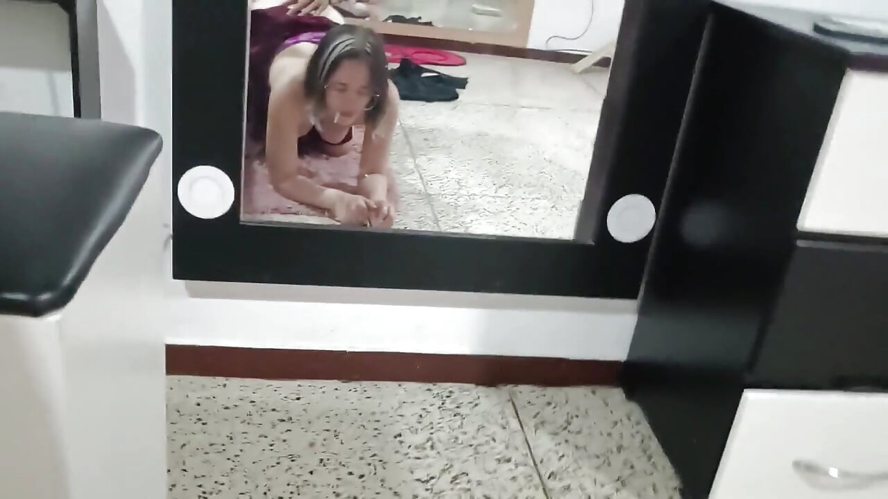 家に帰る前に鏡の前で義理の妹とセックスすること