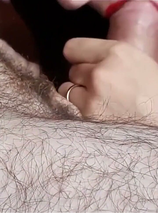 Meine frau gibt mir einen blowjob mit ihrem versauten roten lippenstift