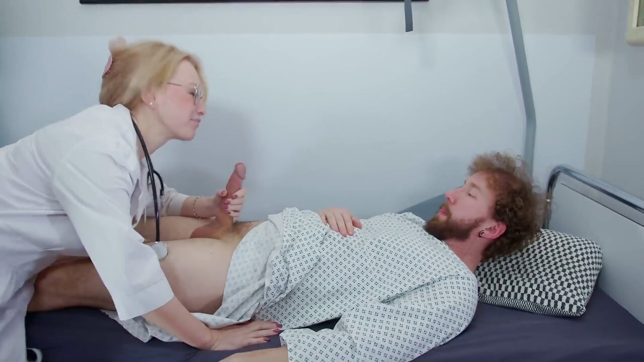Breeding Doctor - Hunter Johnson 's Fertility Hospital Visit Ends with Sexy Doctor Anna Lynx Getting Creampied