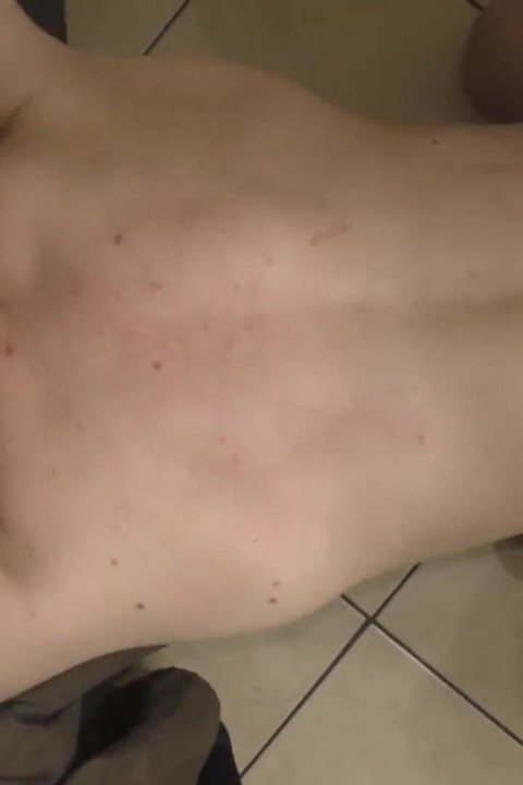 Pürüzsüz iri güzel kadın orta yaşlı seksi ev kurallarını çiğnedi diye aşağılayıcı sikişe katlanıyor