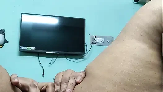 Shivangi si cewek semok india lagi asik masturbasi pakai jarinya sampai muncrat