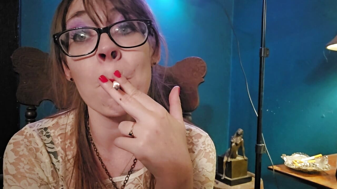 Eu só fumo muito cigarro