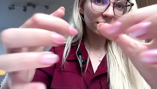 Gadis kejam menghukummu dengan menggelitik asmr