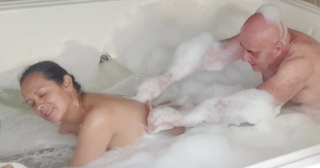 Hottest Wet Massage with Garabas and Olga