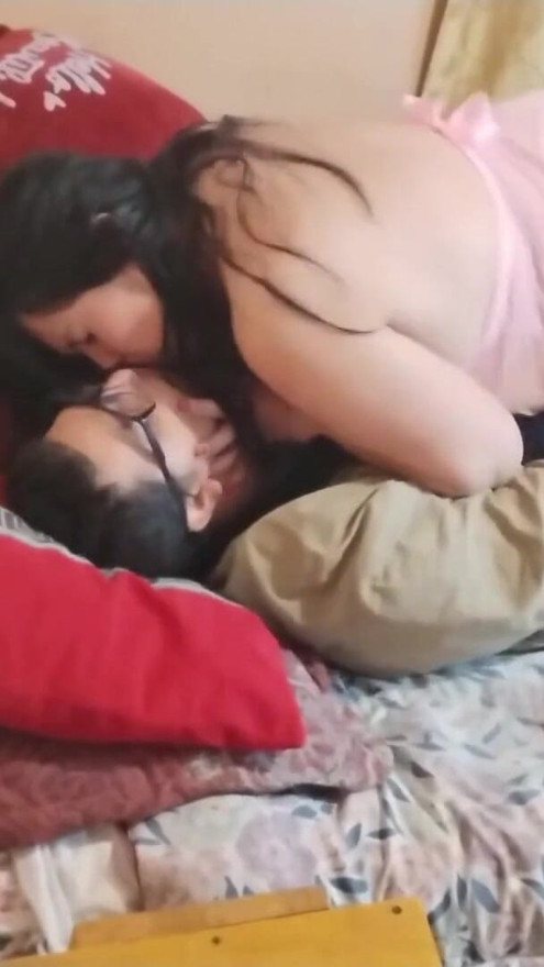 A carpenter fucked a very hot big ass BBW and didn't repair the room. | Clip 1