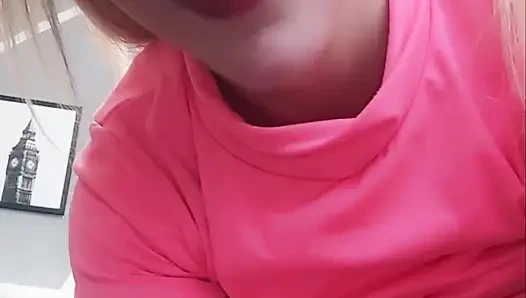 Güzel orgazm gibi tamamen ıslak bitirmek ve yorum!