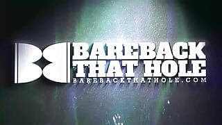 BAREBACKTHATHOLEひげを生やしたドリューディクソンパーカーローガンによって耕された