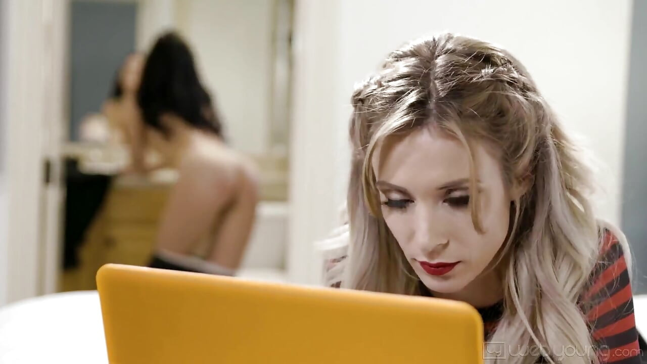 Hot Babe Aiden Ashley Tells Persistent Whitney Wright She's Not Her Type but Still Ends up Fucking
