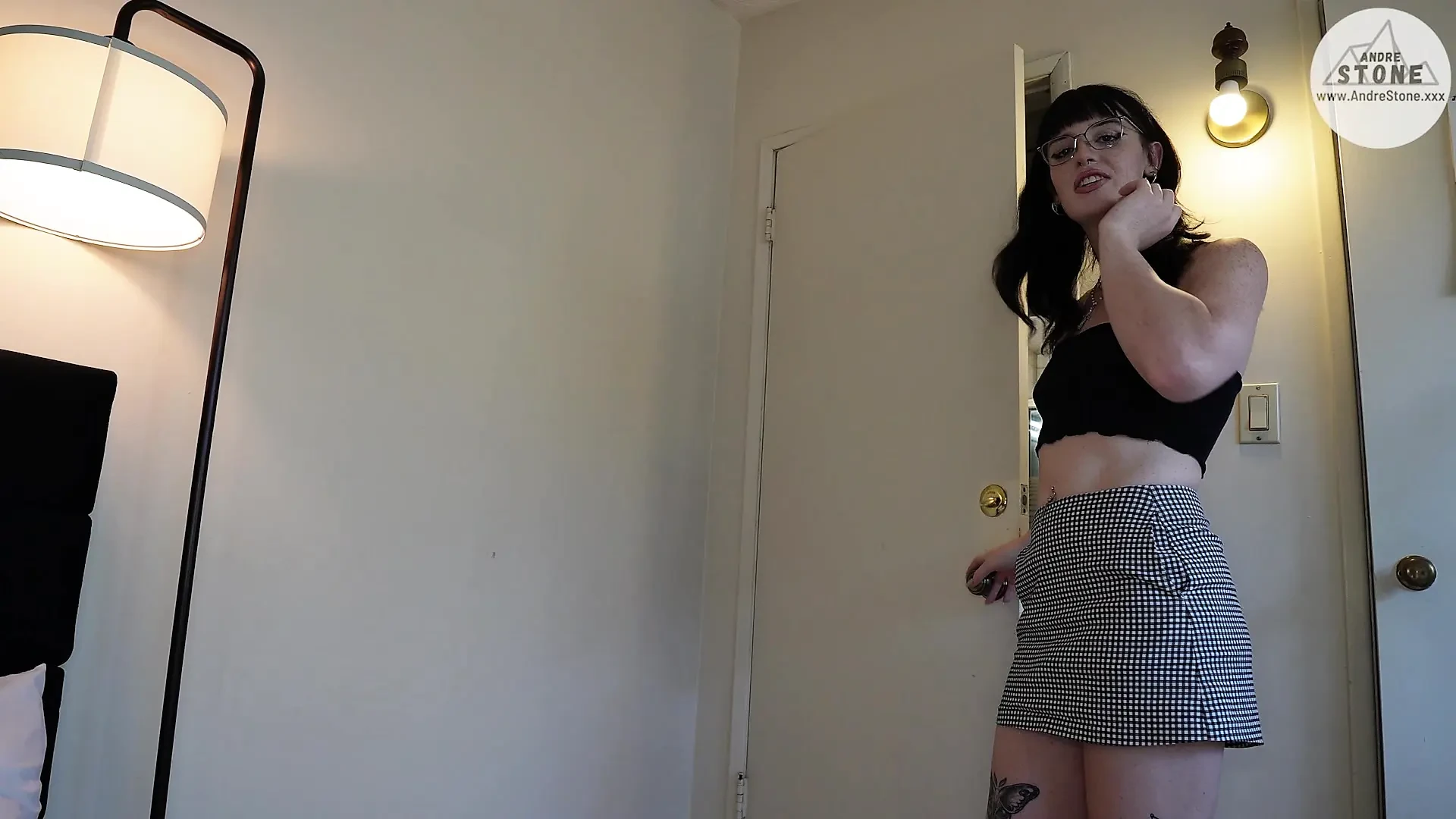 Bästa vänens vackra trans flickvän jade sten förför dig i din säng