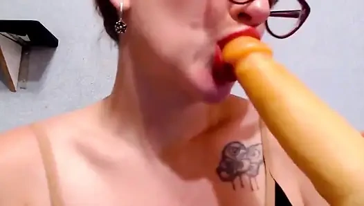 Я хочу лизать и пососать твой жесткий член