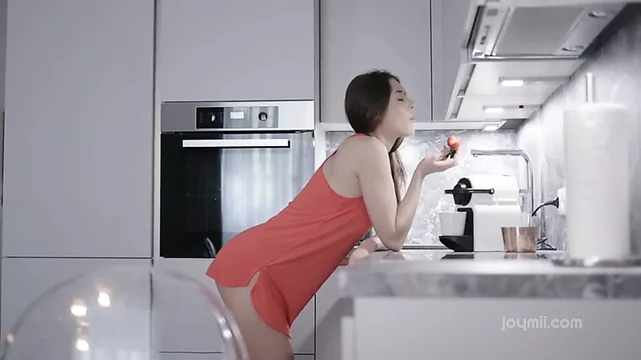 I Need Your Body, Davina