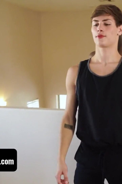 ボトムゲーム - サイラス・スタークは賭けに負け、ブレイン・ポーターに言われたことを何でもしなければなりません