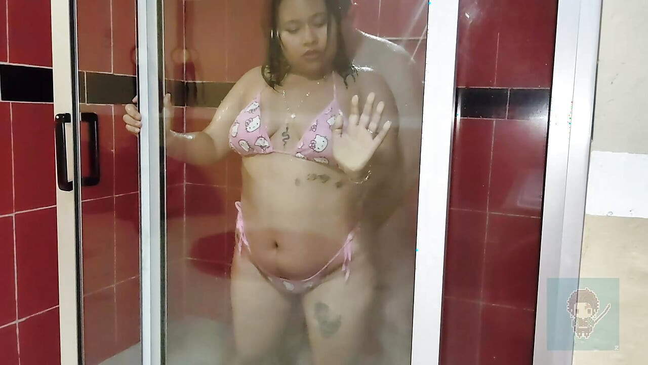 الثدي على الزجاج وما لها من جلسات جيدة ترميها في وجهي