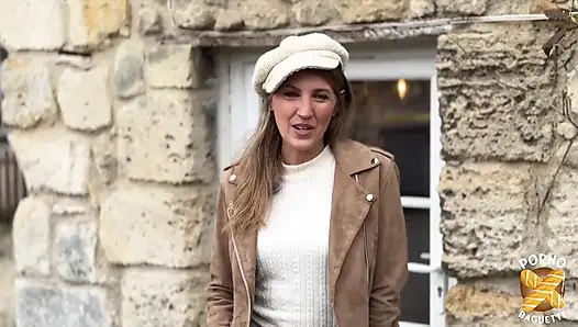 Penelope Chic, güzel sarışın, biraz sert seks istiyor