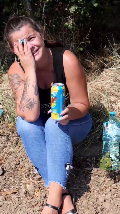 Pee in a field of corn - pissing herself while talking with her boyfriend on the phone