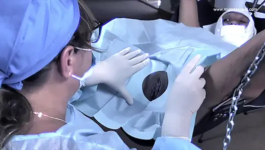 Köle Rosie'nin yaramaz amını ekiyor kapalı