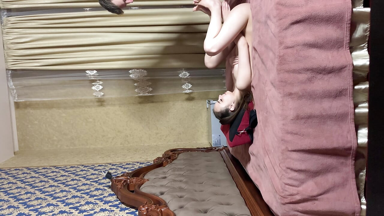 她感到顫抖劃過她的皮膚