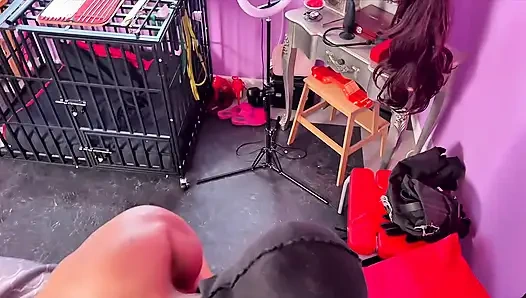 Рабыня приходит поздно, а столы по очереди