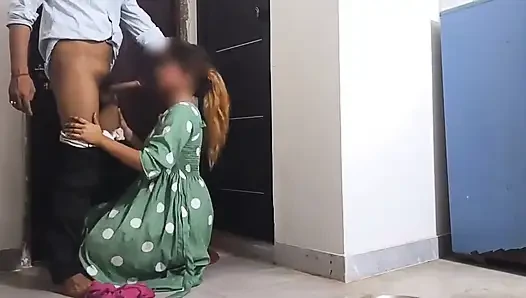 Office Me Ayi Hui Ladki Ne Apni Boss Ke Sath Chut Share Ki