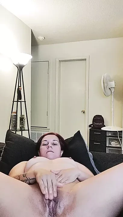 Lovely babe masturbate with fingers and gets a big orgasm!