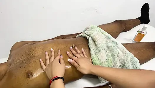 Meine stiefmutter gab mir eine massage, um den stress zu abbauen und ich nahm sie letztendlich