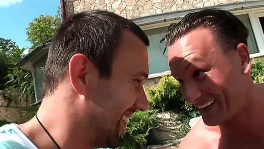 Страсть Блондинки С Двойным Проникновением У Бассейна На Улице