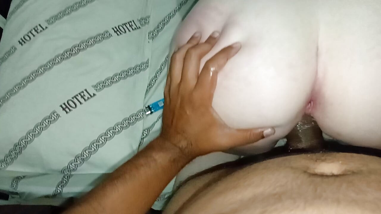 Pelirroja con coño rosa, perra pelirroja a cuatro patas en polla negra interracial