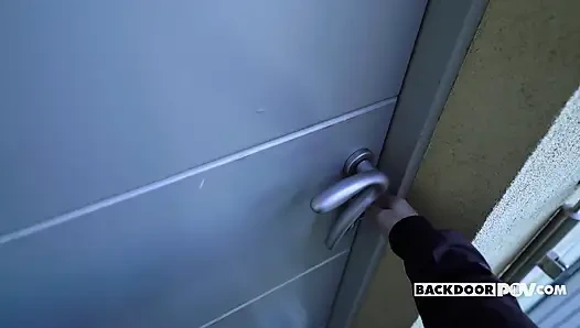 Veronica leal di-anal gaya doggy habis-habisan - pov