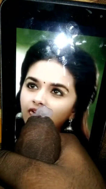 Zapanjujući trenutak iz "Keerthy Suresh Cum Shower"