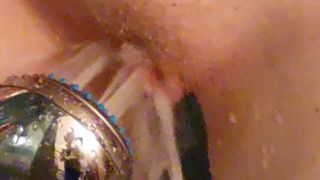Close-up do orgasmo da buceta no chuveiro