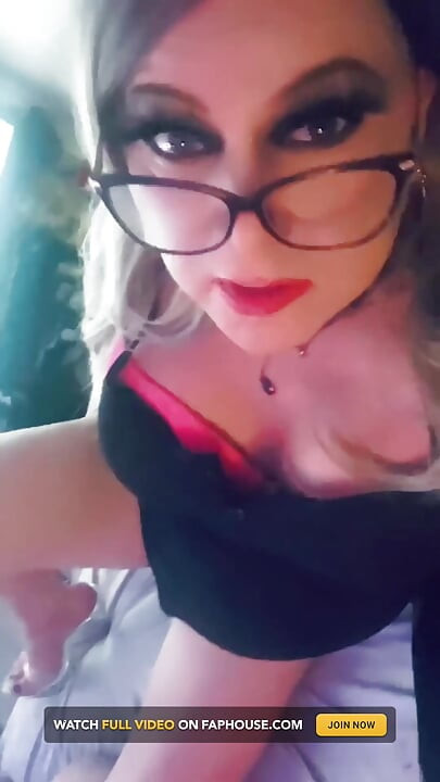 CD Krissy Sweets žudi za tvojim tvrdim kurcem