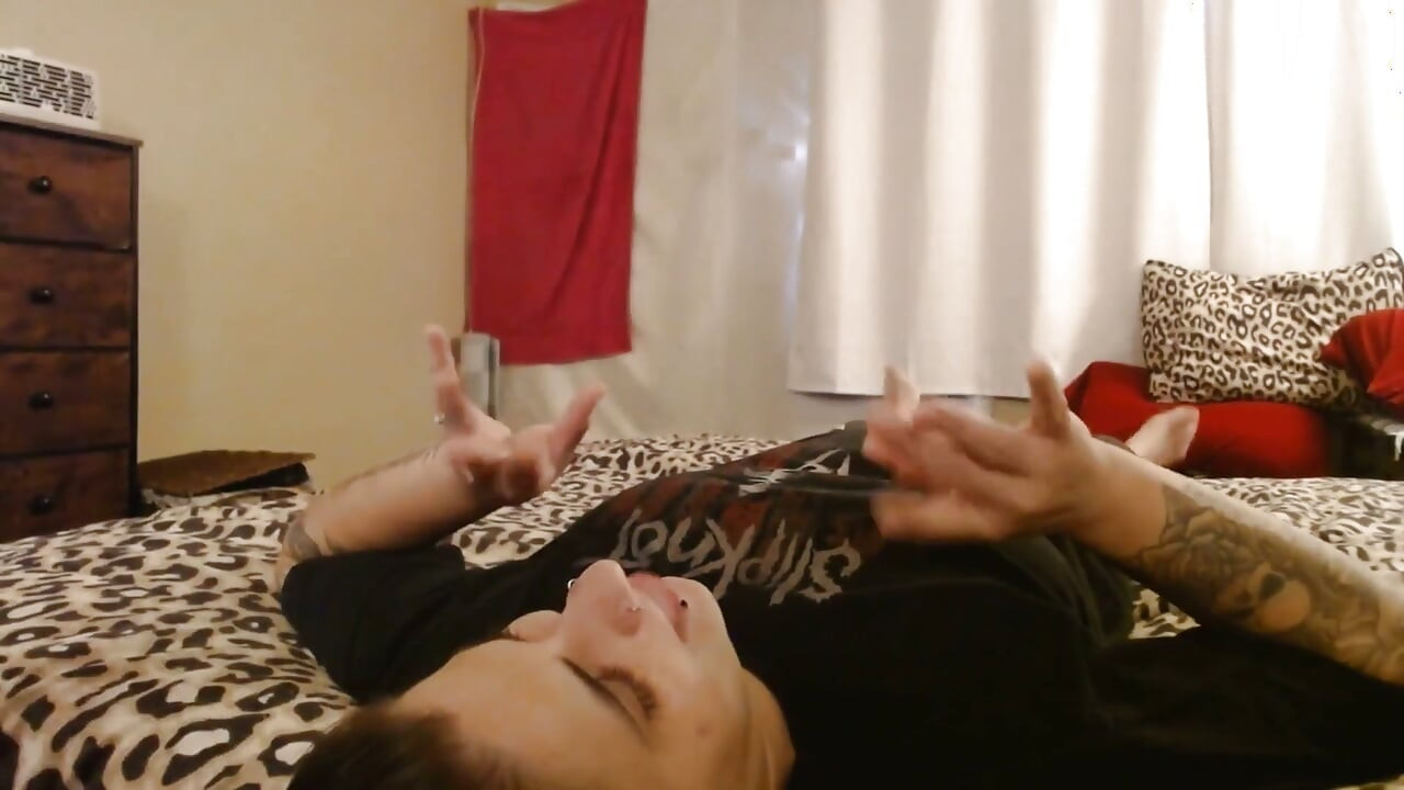 Anna Shakes Ass All Over Abby Gaping Spreading