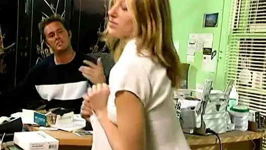 Seorang perawat muda meniduri pasien dalam penelitian