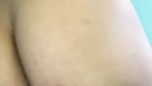 Sadece beni çıplak ve çiş yapıyor!