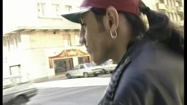 Ghetto Bitch mit Gummi gefickt