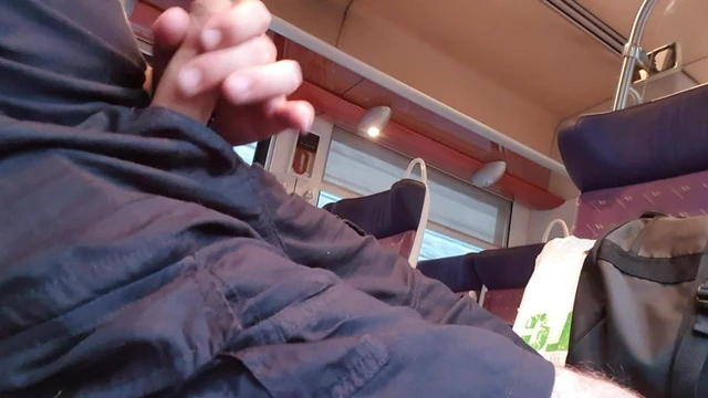 Je sors ma bite dans le ter