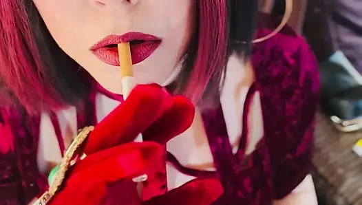 Velvet und Zigaretten! Tina Snua Kette raucht 2 Cork 100 Zigaretten - Driftende OMI OME Snaphals-Raucher