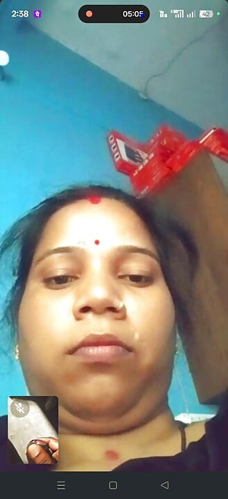 Mera boyfriend ne mujhe dekh ke muthi mara