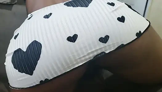 Pov - cewek semok dengan pantat bahenol lagi asik muasin memeknya - pov