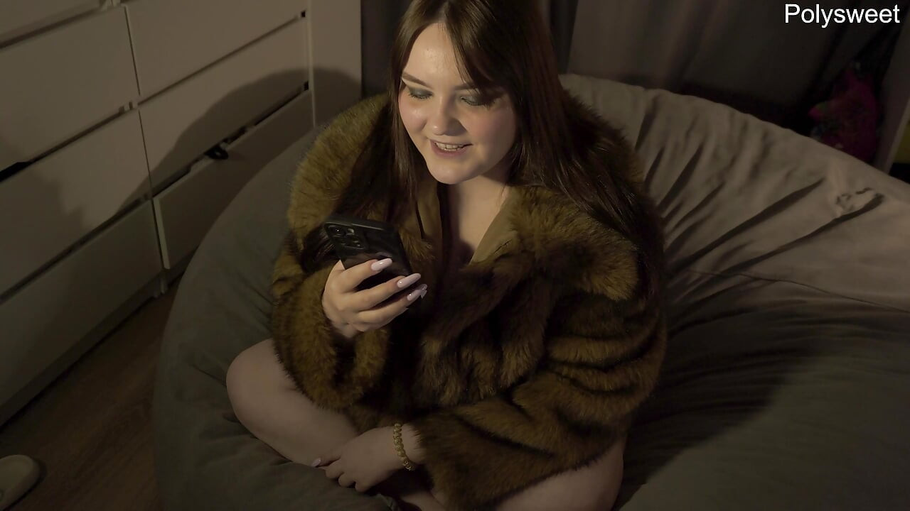 ! EMME OLE ENÄÄ YHDESSÄ! Pornotarina - Rakastajatar nai poikaansa strap-onilla, kun tämä käyttää siveysvyötä